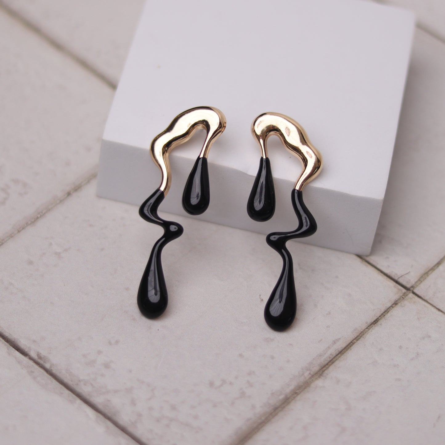 mercury earrings black