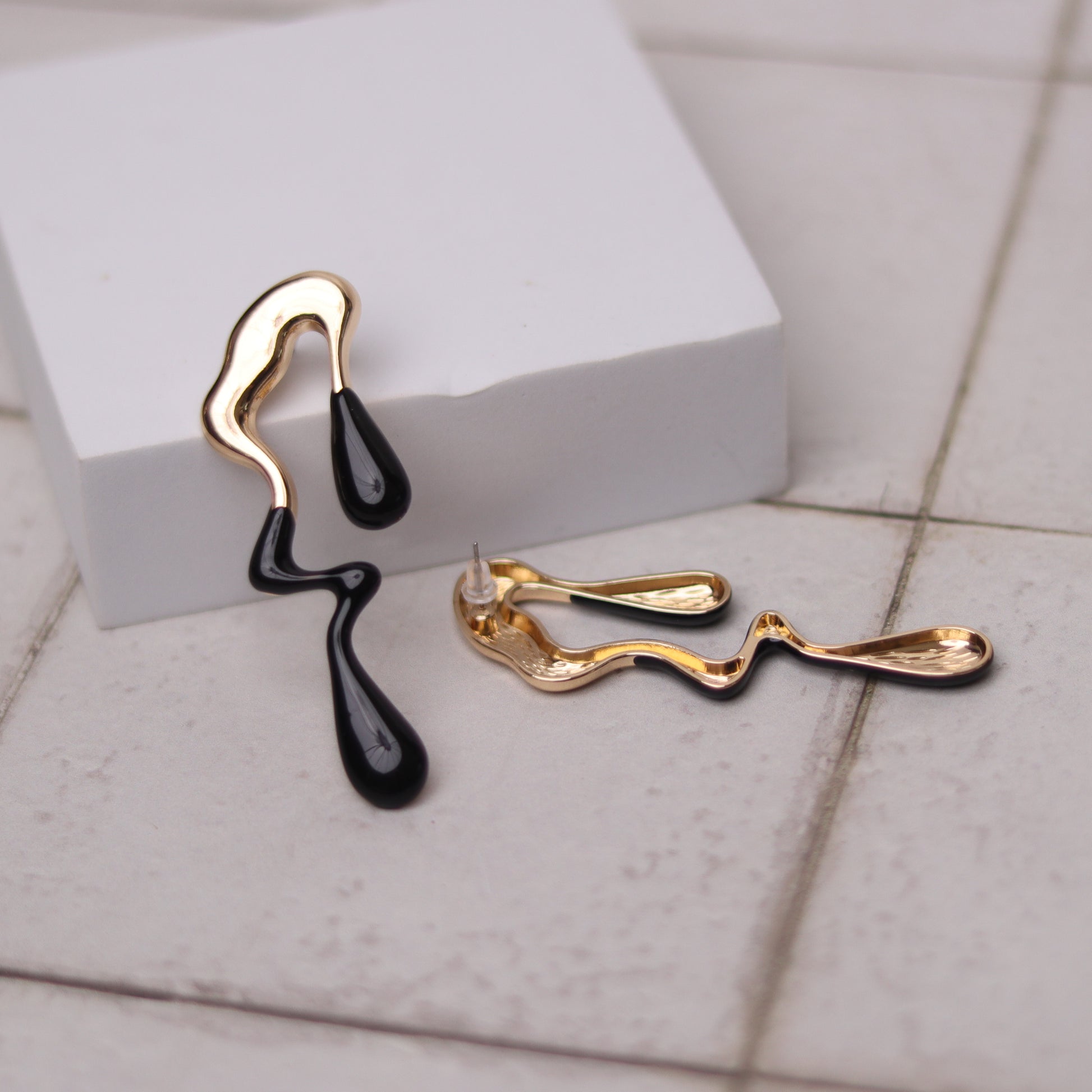 mercury earrings black3