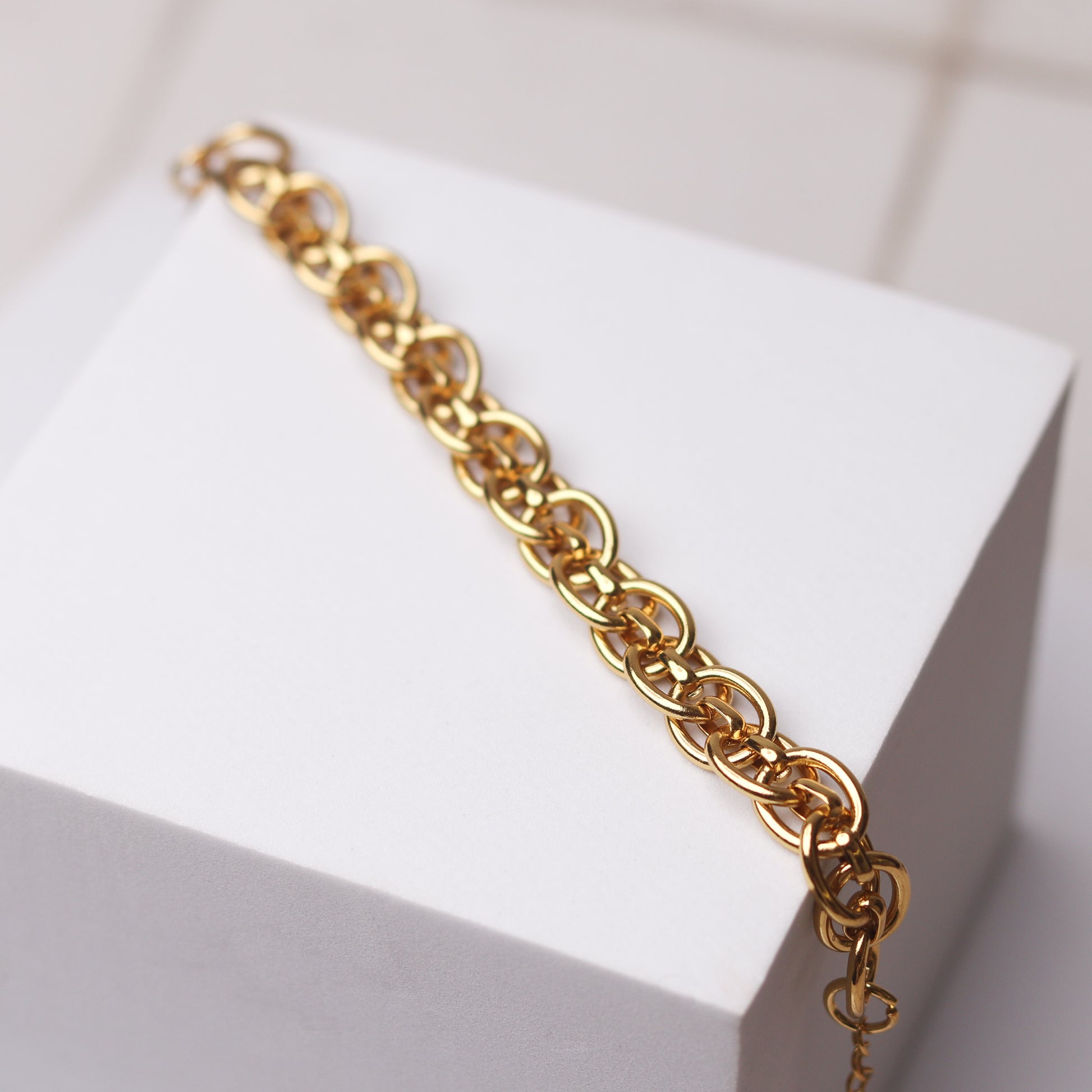 well connected bracelet